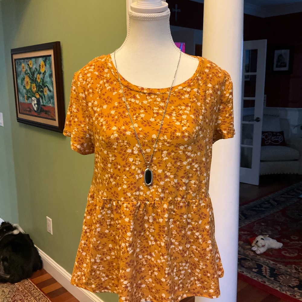 3x$15 bundle
Yellow with flowers T-shirt size Xl junior.